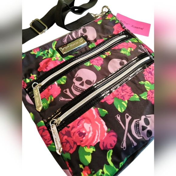 Betsy Johnson Deadstock Y2K Skull and Roses Crossbody Purse - Picture 2 of 5